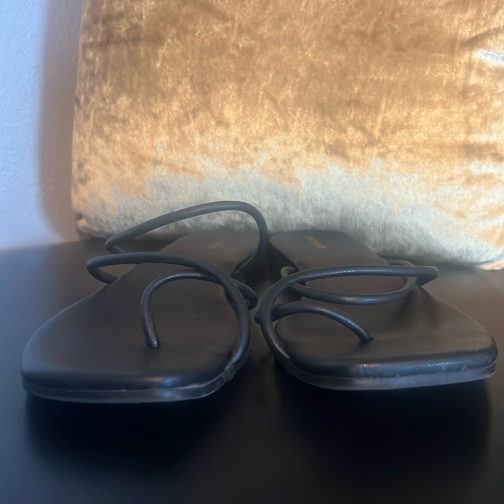 Preowned Express Black sandals size 10.